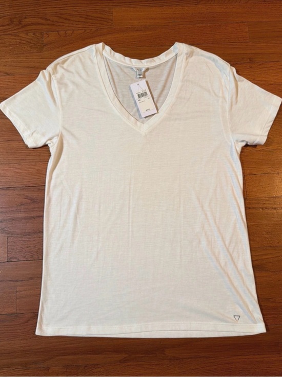 Guess Tops - Guess White V-Neck Short Sleeve Tee